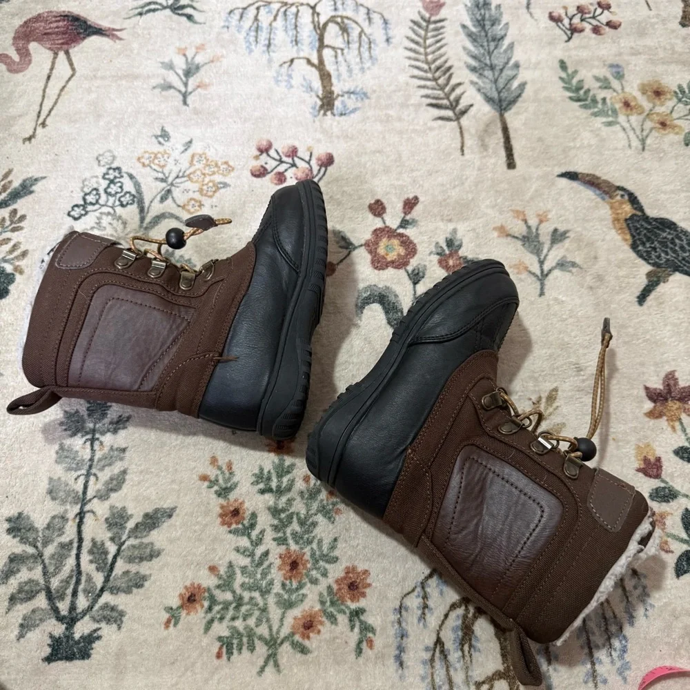 Eddie Bauer Brown and Black Winter Boots with Fur Lining 11